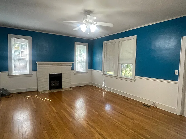 302 Harden St — Photo 2