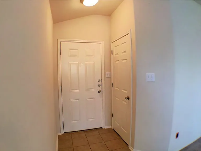 511 W South St — Photo 3