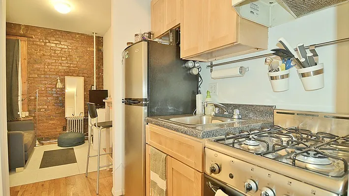 Rented by Park Property Advisors | media 19