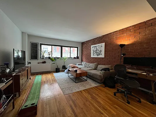 Rented by AZ REALTY NYC LLC | media 9