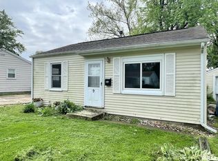 9 Hedge Dr, Springfield, IL 62702