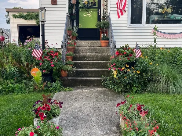 330 N Birch St, Waterman, IL 60556