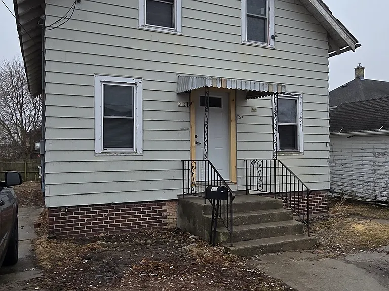 915 State St — Photo 1