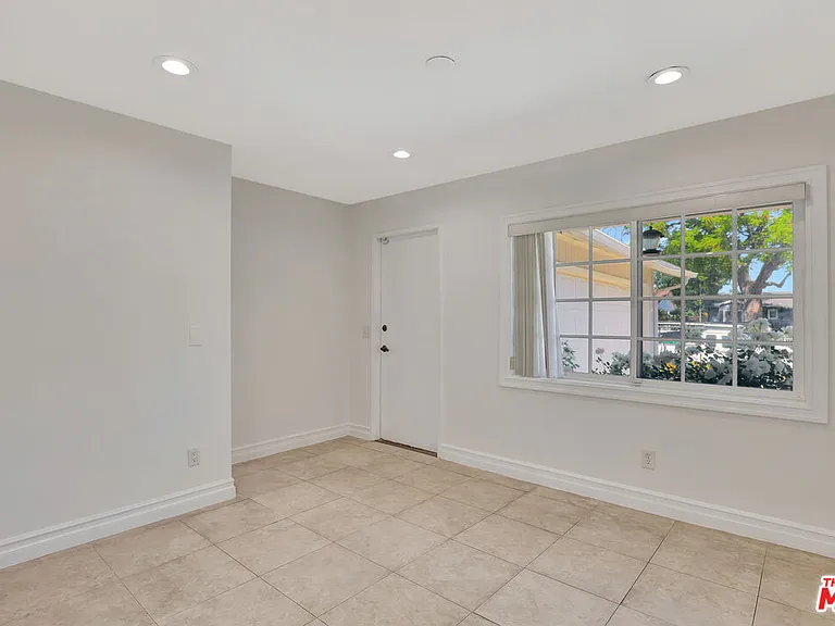 6421 Franrivers Ave — Photo 12