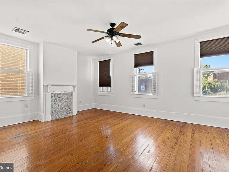 629 N Columbus St — Photo 16