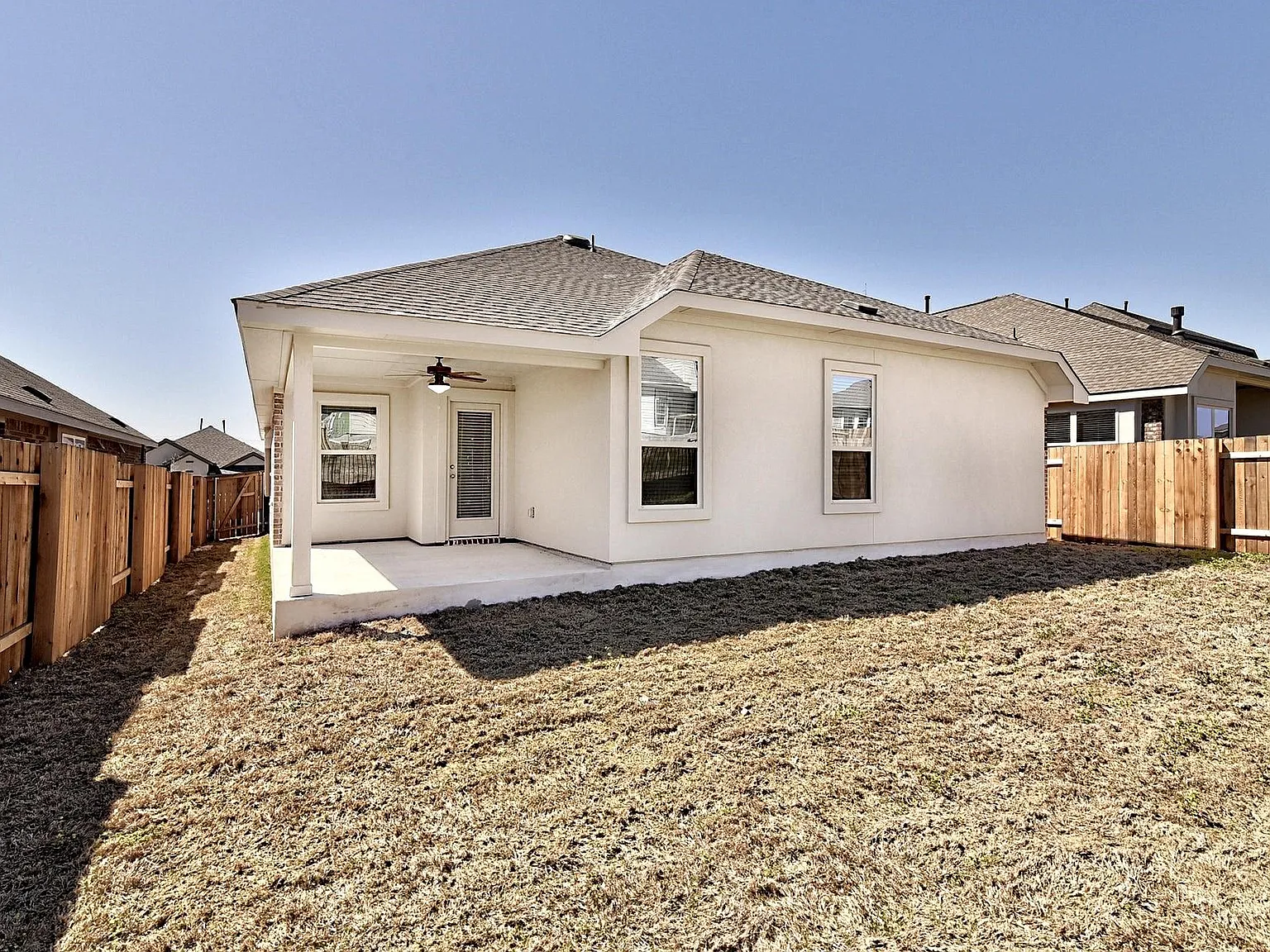 3 bed, 2.0 bath, 2046 sqft, $2,175 — Photo 2
