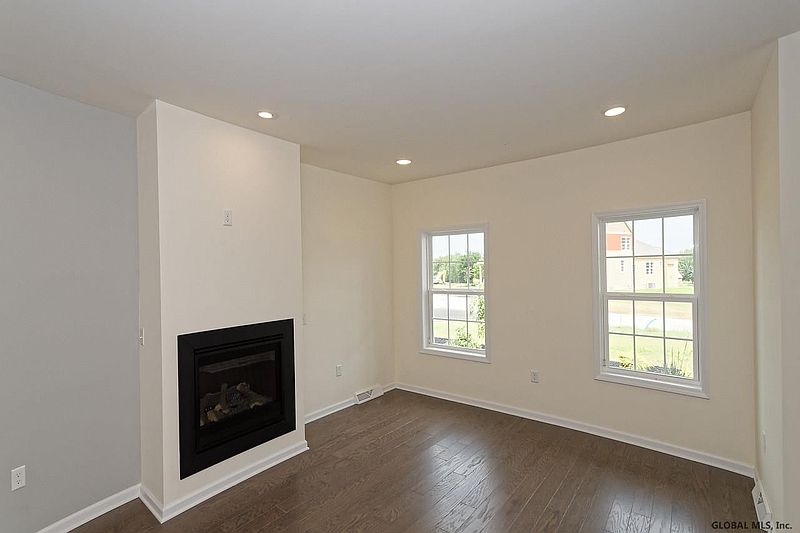 5th image of 801 ANTHONY Street