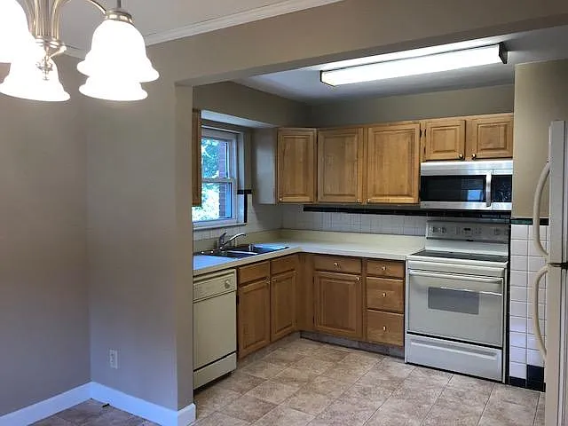 2 bed, 970 sqft, $1,100 — Photo 2