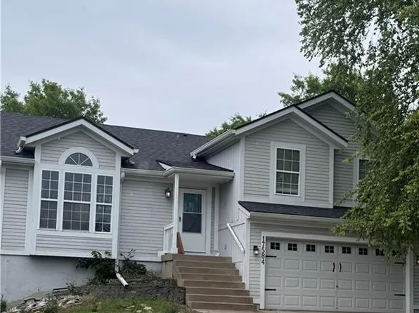 17584 W 111th Ter, Olathe, KS 66061