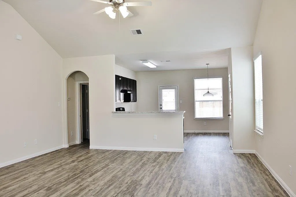 Bavaria Townhomes — Photo 4