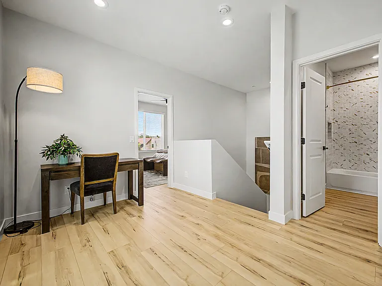 2601 E Clarendon Ave #9 — Photo 22