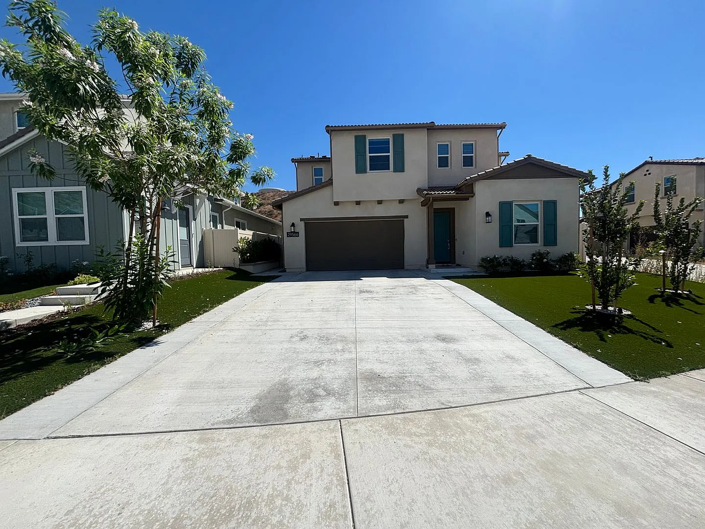Stunning 4-Bedroom Home with Solar, Views, and a Tesla Backup in Valencia! — Photo 1