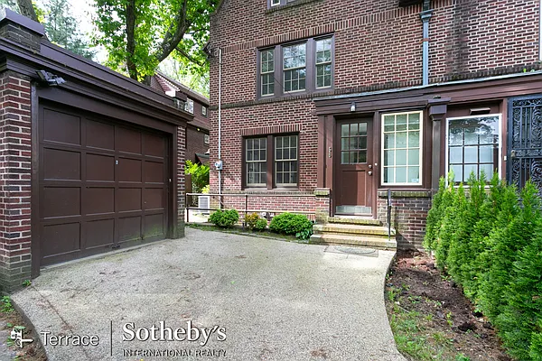 Sold by Terrace Sotheby's International Realty | media 82