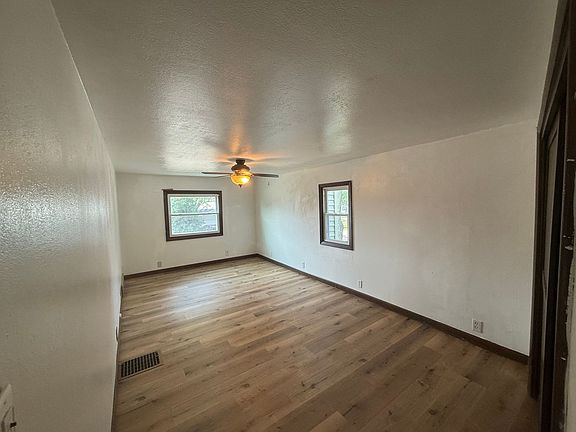 3rd image of 870 Waverly Pl