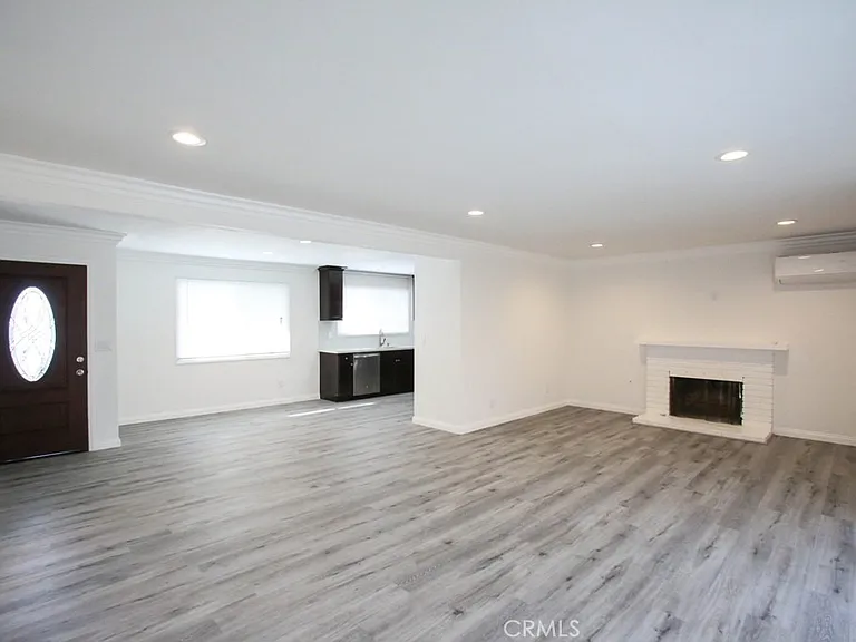 15952 Standish Ln — Photo 6