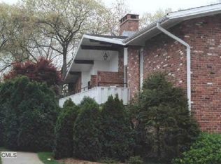 80 Southport Woods Dr, Southport, CT 06890