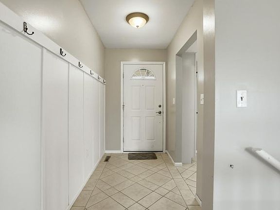 4th image of 2142 Colwood Rd