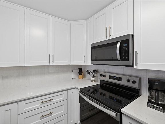 5th image of 8 Stewart Lake Cv Unit 293