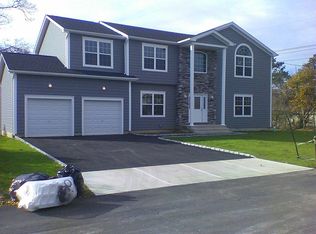 193 W 3rd St, Deer Park, NY 11729