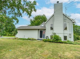 2184 Meadow Ln, Grand Island, NY 14072