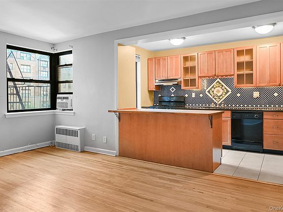 3rd image of 142 Garth Road #3T