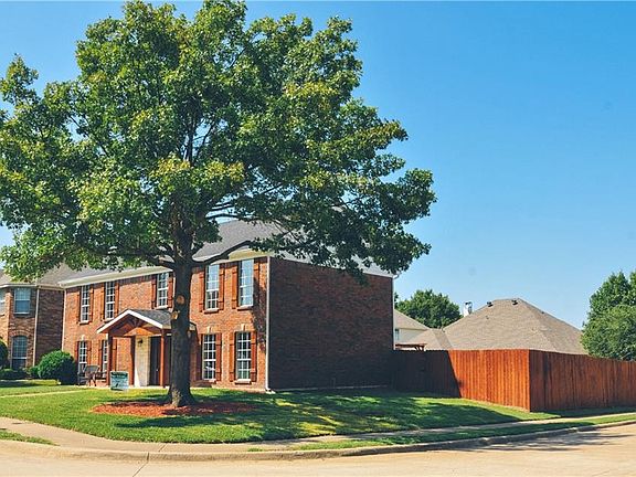 3rd image of 1202 Greenway Dr