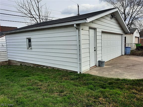 3rd image of 13101 Eastwood Blvd