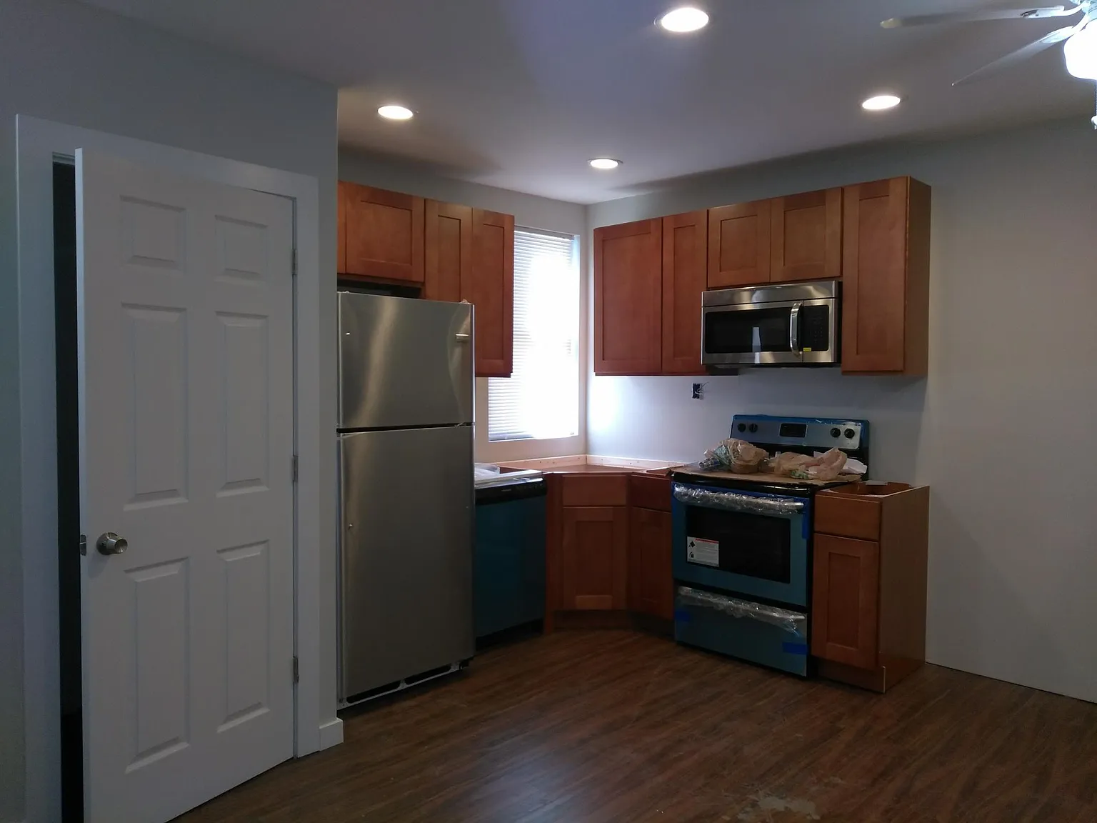 3 bed, 850 sqft, $1,350 — Photo 2