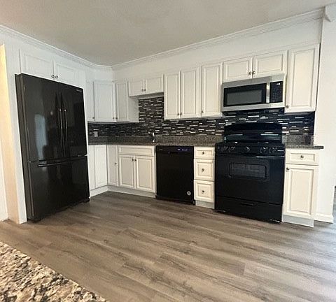 3rd image of 416 Plum Ave