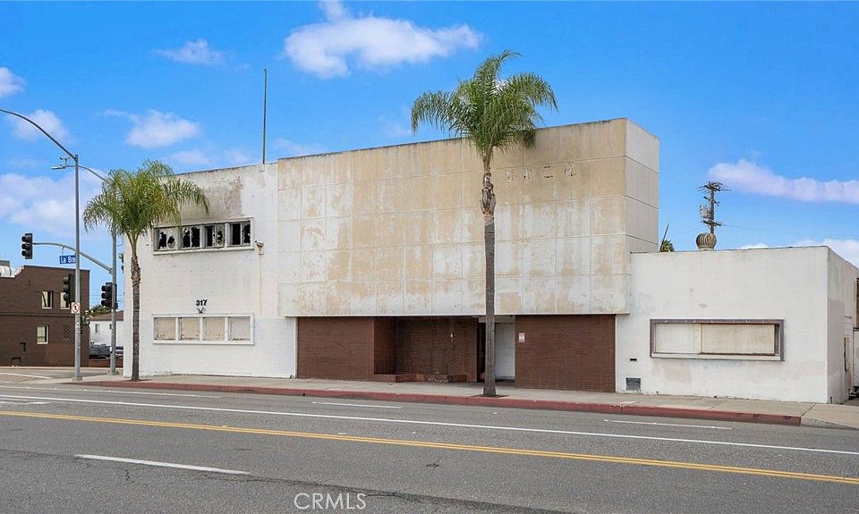 1st image of 317 S La Brea Ave