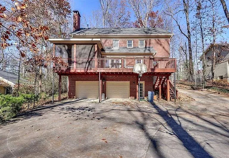 555 Greenland Rd — Photo 41