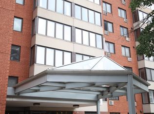 225 Alvin Rd #403, Ottawa, ON K1K 4H6