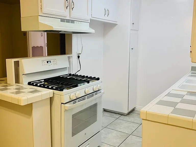 6290 Cherry Ave #4 — Photo 12