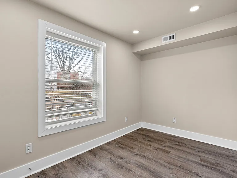 3150 Buena Vista Ter SE — Photo 14