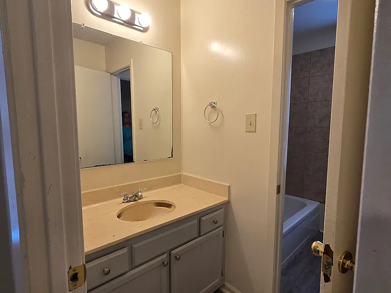 8469 Governor Dr — Photo 13