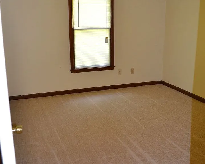 124-126 Corey Circle — Photo 11