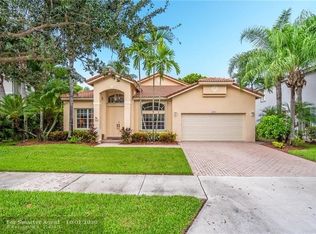16725 Amber Lk, Weston, FL 33331