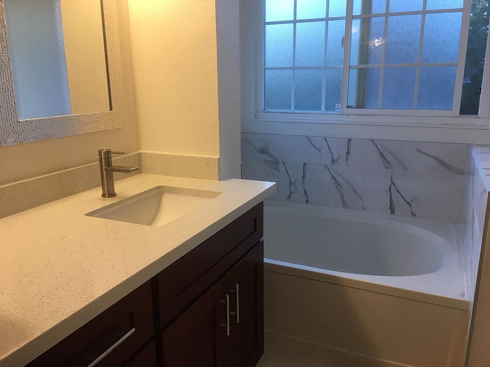 1st image of 4928 Creekwood Dr