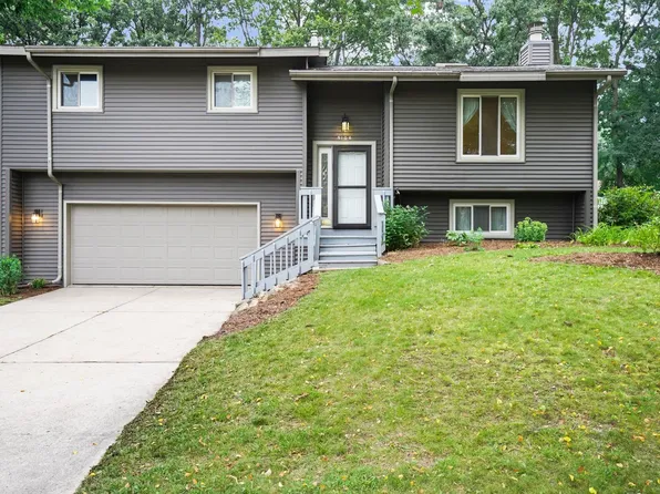 5106 Stonehaven Dr, Madison, WI 53716