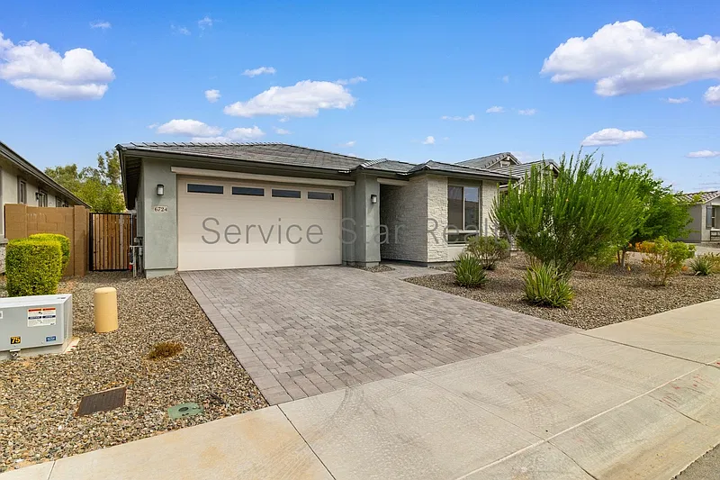 6724 W Discovery Dr