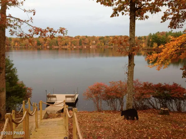221 Mountain Lake Dr, Dingmans Ferry, PA 18328