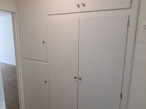 3rd image of 442 S Alexandria Ave #6