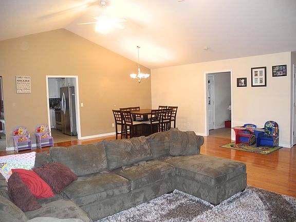 Living/Dining Area