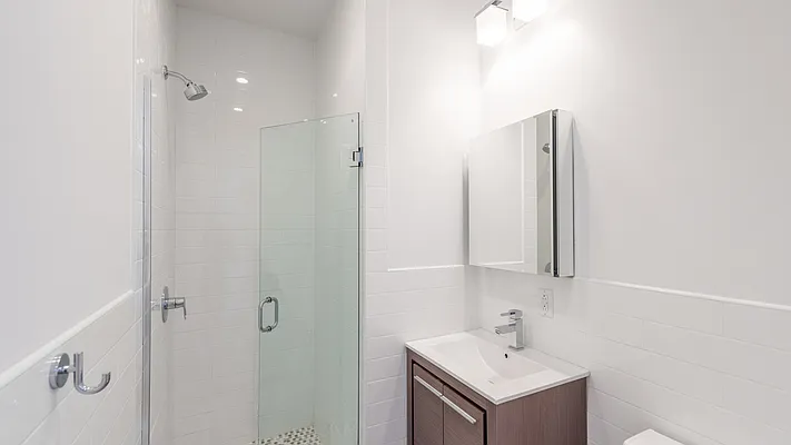 Rented by Nooklyn NYC LLC | media 71