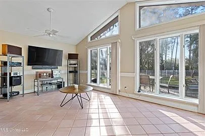 3 bed, 2.0 bath, 3070 sqft, $3,000 — Photo 4