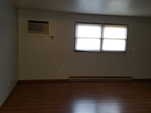 2nd image of 2927 Grinnell Ct APT 2