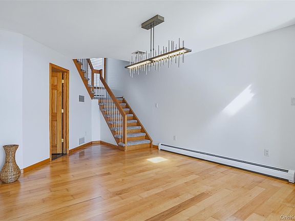 5th image of 739 Hewitt Lane
