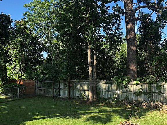 3rd image of 352 Chatham St