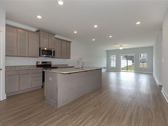 4th image of 210 Cason Dr