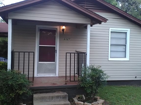5th image of 2227 N Palace Ave
